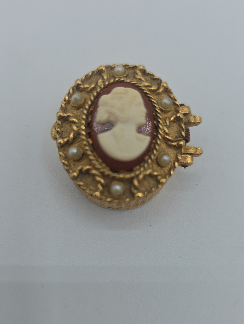 Vintage Cameo Pill Box Gold Tone Small Pearl Accents Spring Action Closure